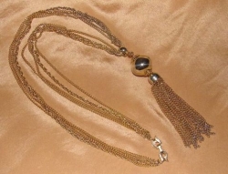 detail_2465_1-_necklace_-_gold_tassel.jpg