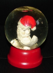 detail_2500_Santa_-_water_globe.jpg
