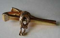detail_3323_horses_ass_tie_tac.jpg