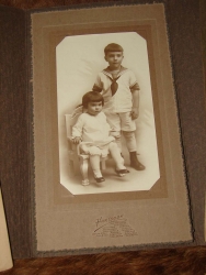 detail_3785_Children_photo_in_folder.jpg
